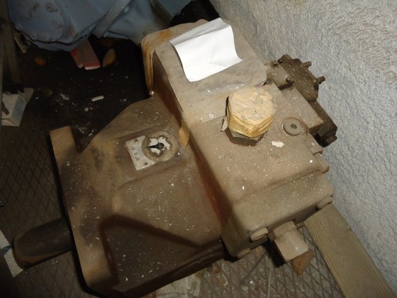 BRUENINGHAUS-HYDRAULIC-PUMP-1